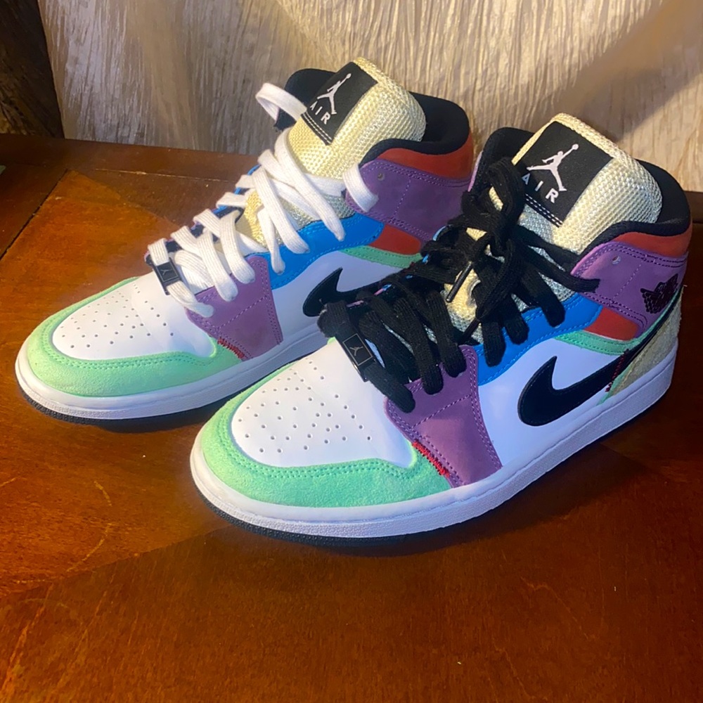 Jordan 1 Mid SE Multi-Color Lightbulb